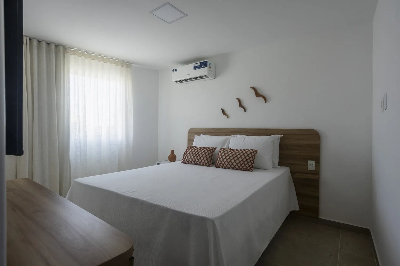 Quarto com cama Queen Size e ar-condicionado no LZT Executive